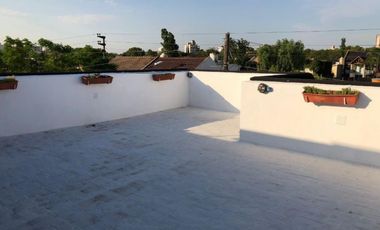 CASA PH DE 5 AMBIENTES EN EXCELENTE CONDICIONES