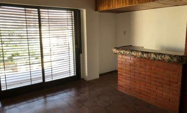 CASA PH DE 5 AMBIENTES EN EXCELENTE CONDICIONES