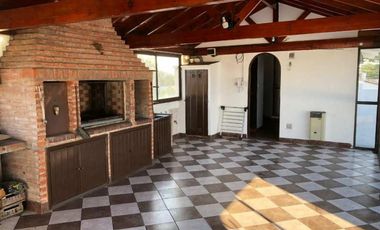 CASA PH DE 5 AMBIENTES EN EXCELENTE CONDICIONES