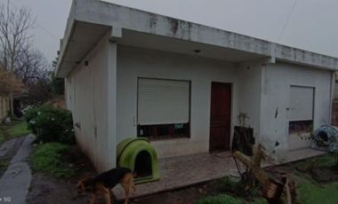 VENDO CASA 2 AMB CON PARQUE