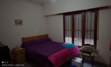 VENDO CASA 2 AMB CON PARQUE