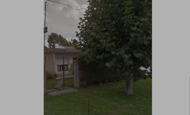 VENDO CASA 2 AMB CON PARQUE