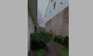 VENDO CASA 2 AMB CON PARQUE