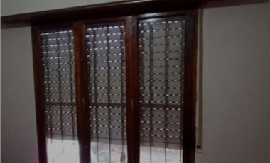 VENDO CASA 2 AMB CON PARQUE