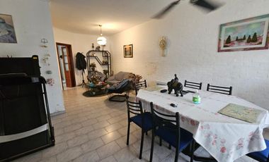 VENTA DE CASA CUATRO AMB, ZONA VILLA BALLESTER
