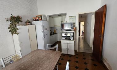 VENTA DE CASA CUATRO AMB, ZONA VILLA BALLESTER