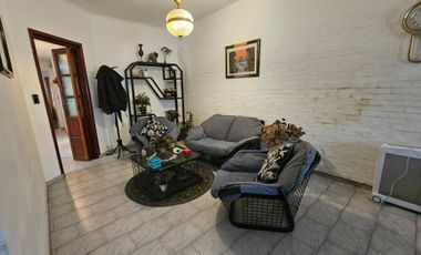 VENTA DE CASA CUATRO AMB, ZONA VILLA BALLESTER