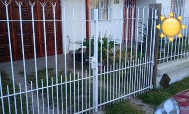 CASA 3 AMBIENTES MAS DOS DEPARTAMENTOS AMOBLADOS
