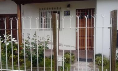 CASA 3 AMBIENTES MAS DOS DEPARTAMENTOS AMOBLADOS