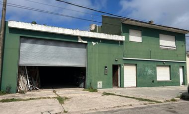 Galpón de 500 M2 + 2 Deptos