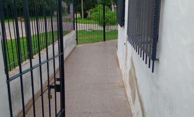 Dos casas sobre un mismo lote, en esquina