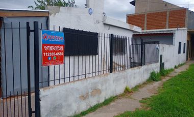 Dos casas sobre un mismo lote, en esquina