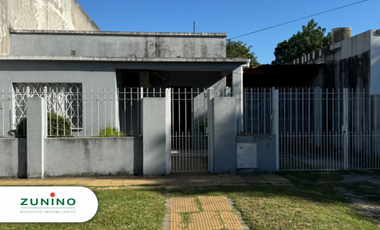 Casa de tres ambientes a la venta en San Miguel