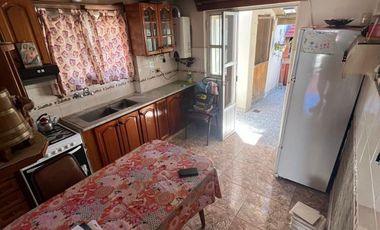 Casa Con Local En Venta Isidro Casanova Excelente Ubicación