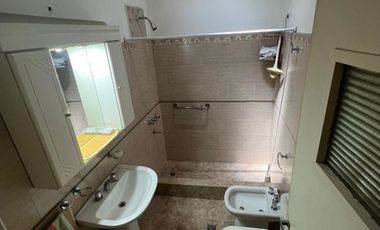 Casa Con Local En Venta Isidro Casanova Excelente Ubicación