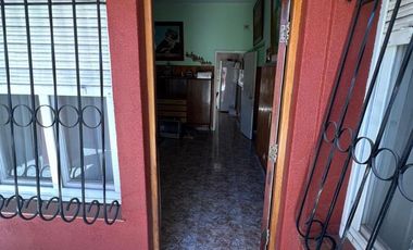Casa Con Local En Venta Isidro Casanova Excelente Ubicación