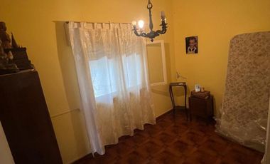 Casa Con Local En Venta Isidro Casanova Excelente Ubicación