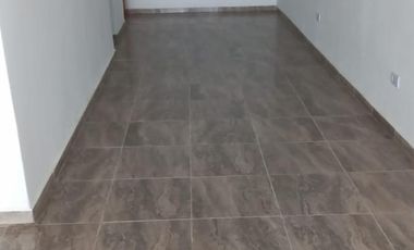 Se alquila amplio departamento zona centro