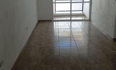 Se alquila amplio departamento zona centro