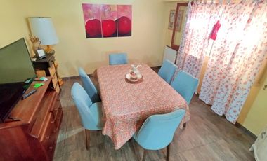 Casa 4 ambientes, quincho, parrilla, patio y terraza, en excelente estado