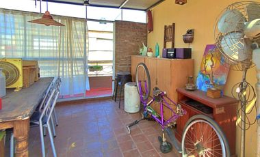 Casa 4 ambientes, quincho, parrilla, patio y terraza, en excelente estado