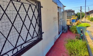 Casa 4 ambientes, quincho, parrilla, patio y terraza, en excelente estado