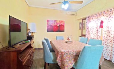 Casa 4 ambientes, quincho, parrilla, patio y terraza, en excelente estado