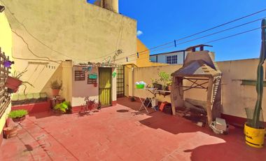 Casa 4 ambientes, quincho, parrilla, patio y terraza, en excelente estado