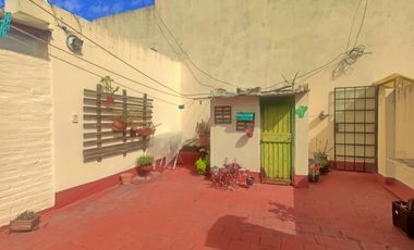 Casa 4 ambientes, quincho, parrilla, patio y terraza, en excelente estado