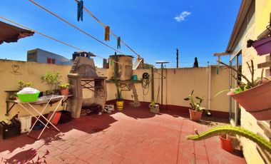 Casa 4 ambientes, quincho, parrilla, patio y terraza, en excelente estado
