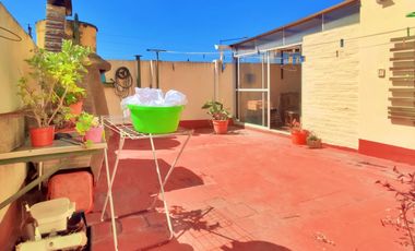 Casa 4 ambientes, quincho, parrilla, patio y terraza, en excelente estado