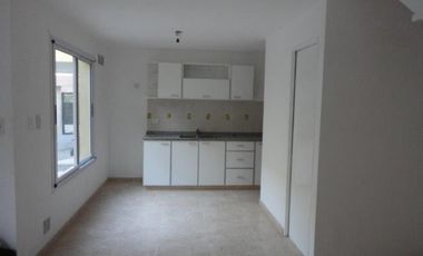 VENTA DE EXCELENTE DUPLEX 3 AMBIENTES EN LUIS GUILLÓN - 4 COCHERAS