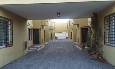 VENTA DE EXCELENTE DUPLEX 3 AMBIENTES EN LUIS GUILLÓN - 4 COCHERAS