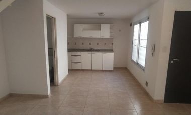 VENTA DE EXCELENTE DUPLEX 3 AMBIENTES EN LUIS GUILLÓN - 4 COCHERAS
