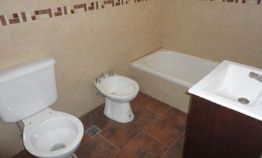 VENTA DE EXCELENTE DUPLEX 3 AMBIENTES EN LUIS GUILLÓN - 4 COCHERAS