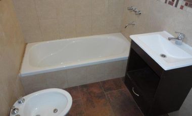 VENTA DE EXCELENTE DUPLEX 3 AMBIENTES EN LUIS GUILLÓN - 4 COCHERAS
