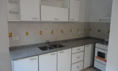 VENTA DE EXCELENTE DUPLEX 3 AMBIENTES EN LUIS GUILLÓN - 4 COCHERAS