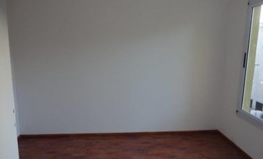VENTA DE EXCELENTE DUPLEX 3 AMBIENTES EN LUIS GUILLÓN - 4 COCHERAS