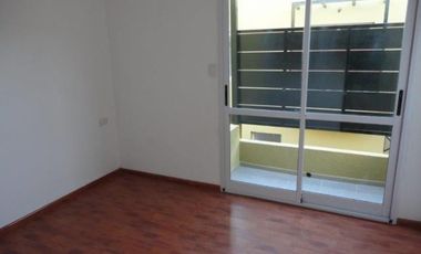 VENTA DE EXCELENTE DUPLEX 3 AMBIENTES EN LUIS GUILLÓN - 4 COCHERAS