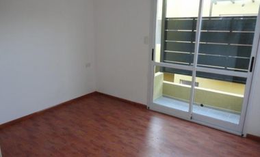 VENTA DE EXCELENTE DUPLEX 3 AMBIENTES EN LUIS GUILLÓN - 4 COCHERAS