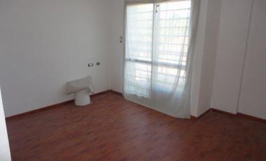 VENTA DE EXCELENTE DUPLEX 3 AMBIENTES EN LUIS GUILLÓN - 4 COCHERAS