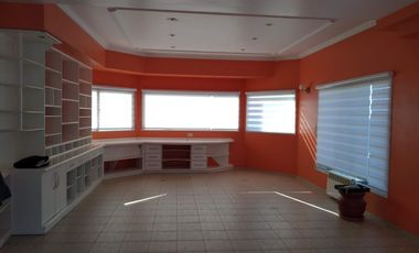 Muy linda casa en venta con vista al mar