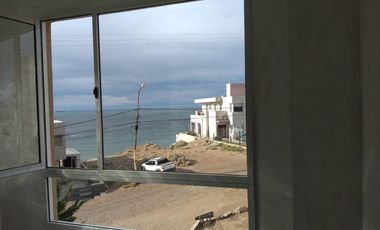 Muy linda casa en venta con vista al mar