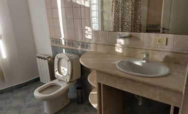 Muy linda casa en venta con vista al mar