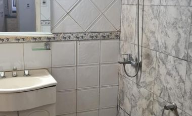 DEPARTAMENTO TIPO CASA AL FRENTE 2 AMBIENTES PEQUEÑOS, VILLA LUZURIAGA.