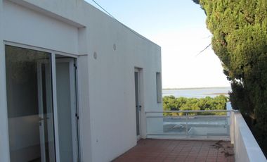 Casa de dos dormitorios con vista al rio