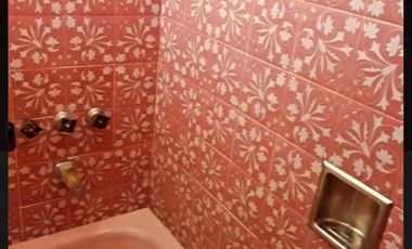 CASA EN PLANTA ALTA DE 3 AMBIENTES CON COCHERA.