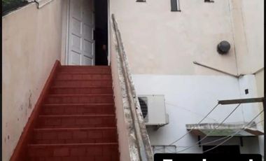 CASA EN PLANTA ALTA DE 3 AMBIENTES CON COCHERA.