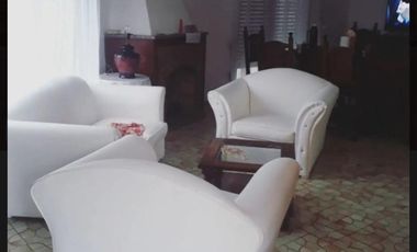CASA EN PLANTA ALTA DE 3 AMBIENTES CON COCHERA.