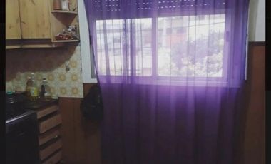 CASA EN PLANTA ALTA DE 3 AMBIENTES CON COCHERA.